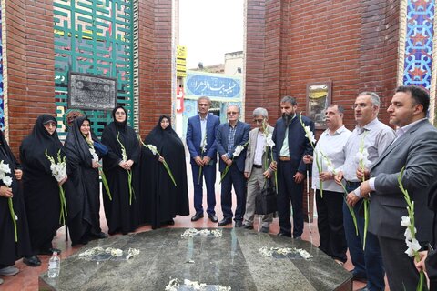 گلزار هشت شهید خوشنام در امام زاده یحیی(ع) ساری عطر افشانی شد