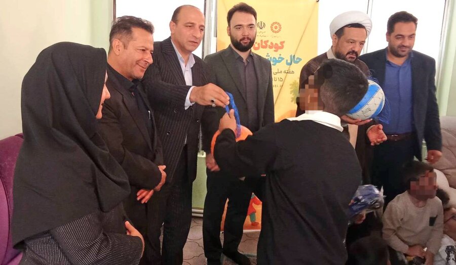 دیدار مسئولان استانی با فرزندان بهزیستی آذربایجان‌غربی به مناسبت روز جهانی کودک