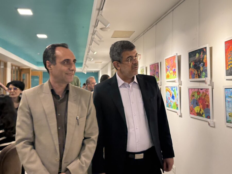 بازدید استاندار و مدیرکل بهزیستی استان یزد از نمایشگاه نقاشی “سفر به سرزمین خیال”
