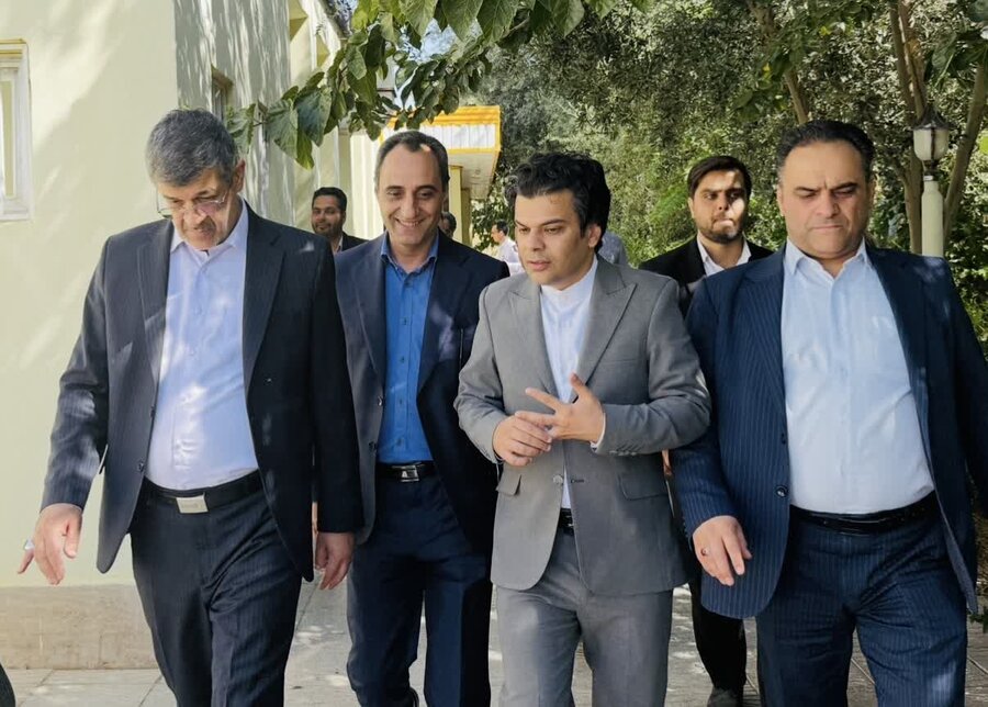 بازدید سرزده استاندار یزد از شیرخوارگاه بهزیستی به مناسبت هفته جهانی کودک