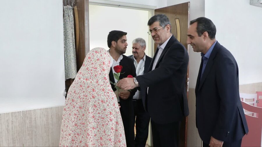 بازدید سرزده محمدرضا بابایی استاندار یزد و هیئت همراه از مرکز فرزندان آسمانی بهزیستی به مناسبت روز دختر