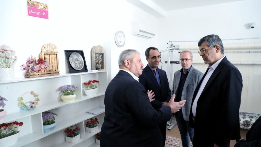 بازدید سرزده محمدرضا بابایی استاندار یزد و هیئت همراه از مرکز فرزندان آسمانی بهزیستی به مناسبت روز دختر