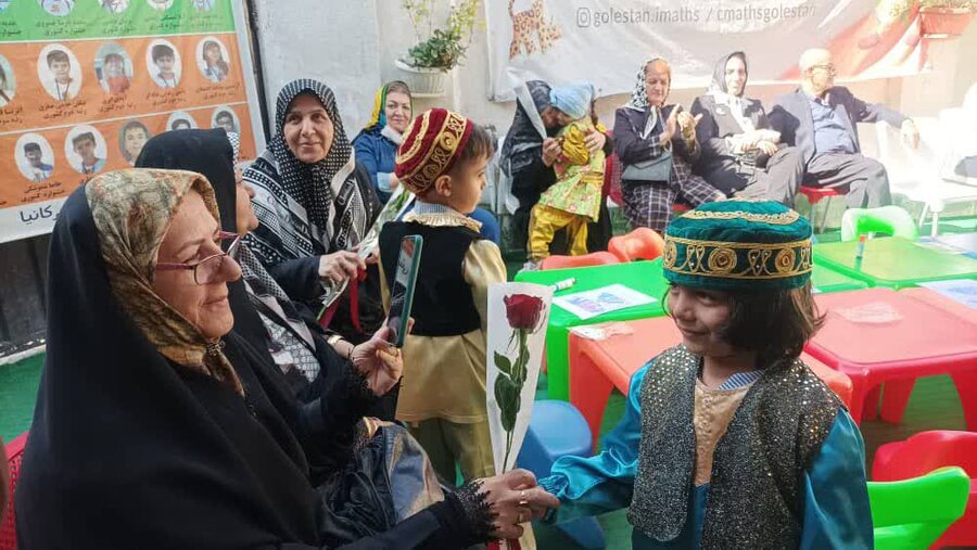 به مناسبت هفته ملی سالمند؛ پویش «رز مهربانی» در گلستان برگزار شد