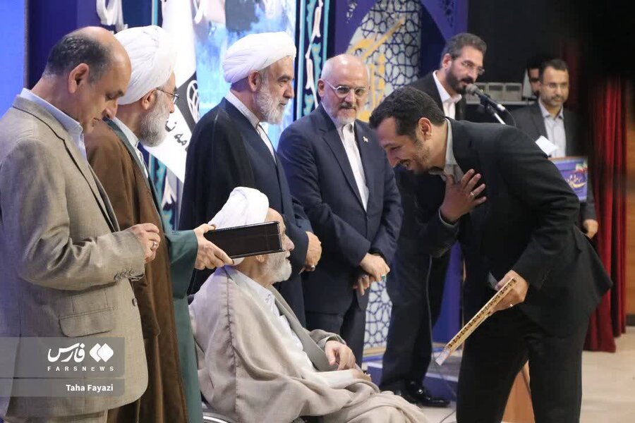 سازمان بهزیستی کشور دستگاه برتر در حوزه ترویج و گسترش فرهنگ اقامه نماز/لوح تقدیر ریاست‌جمهوری به سازمان بهزیستی کشور