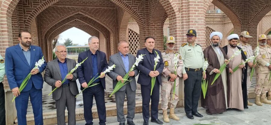 پارس آباد| حضور رئیس اداره بهزیستی پارس‌آباد در آیین غبارروبی گلزار شهدا به مناسبت هفته فراجا
