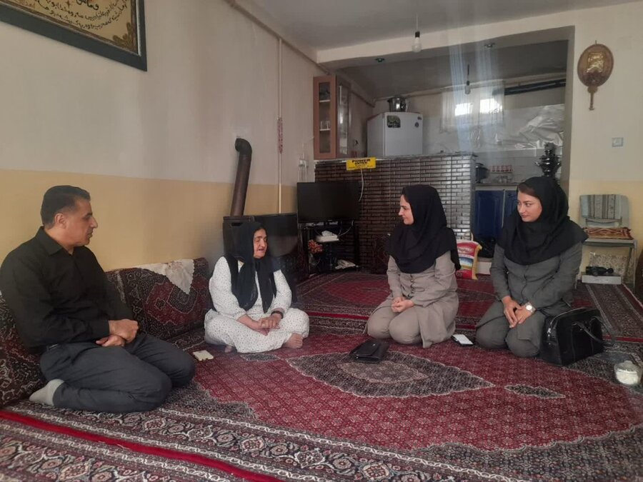 دیدار رئیس بهزیستی مریوان با سالمندان در هفته سالمند