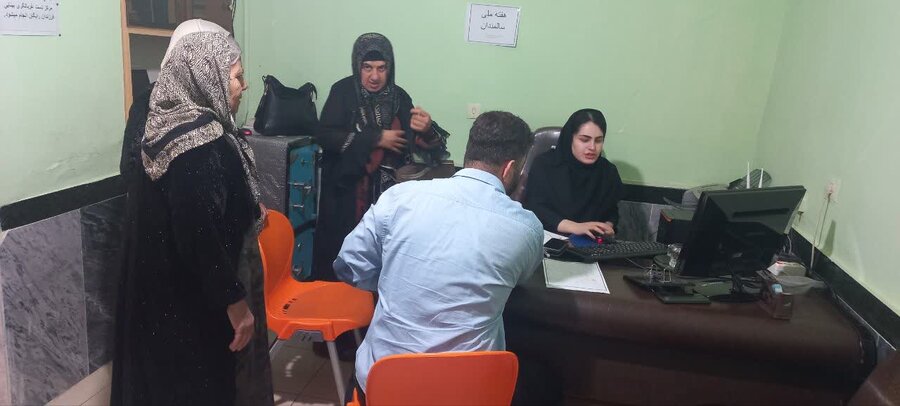 ویزیت رایگان سالمندان تحت حمایت بهزیستی در کامیاران
