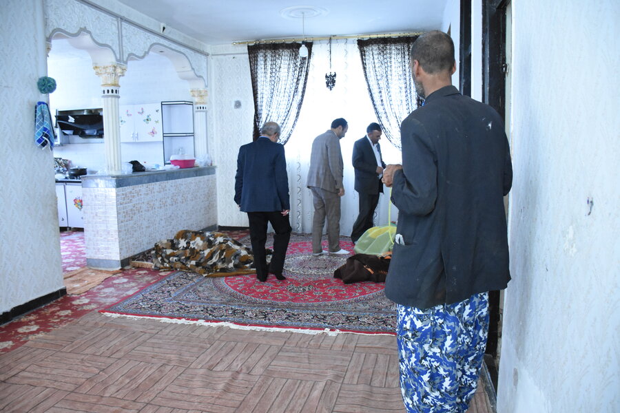 دیدار مدیرکل بهزیستی با خانوادۀ در معرض آسیب اسلام‌آبادغربی