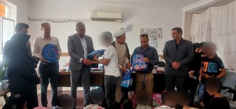 کیف و لوازم التحریر تمام دانش آموزان تحت پوشش بهزیستی شهر مردهک تامین شد