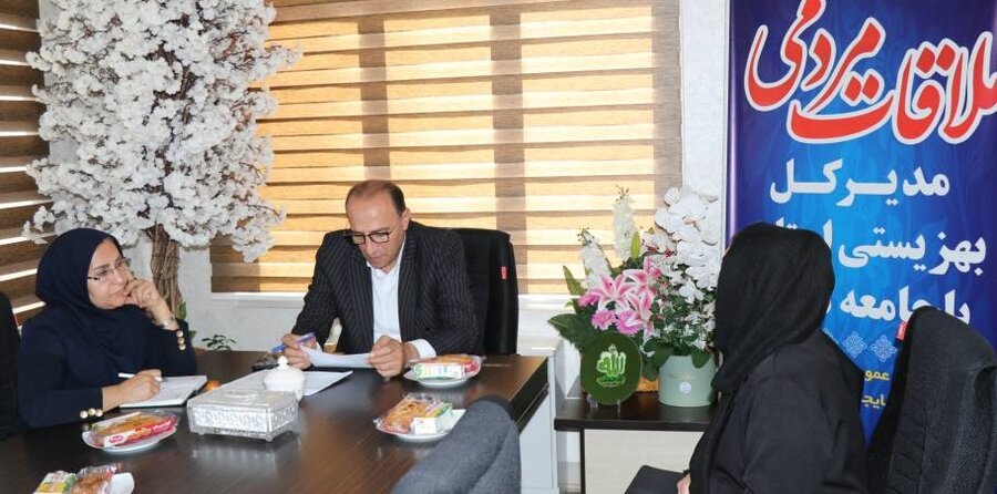 دیدار صمیمی مدیرکل بهزیستی آذربایجانغربی با روشندلان استان در هفته گرامیداشت عصای سفید