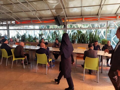 سالمندان گنجینه‌های ارزشمند تجربه و دانایی جامعه‌اند و خدمت به آنان توفیقی الهی است