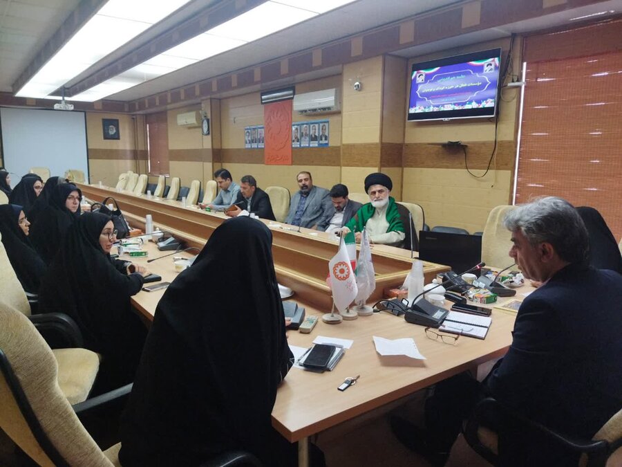 جلسه هم اندیشی  و تقدیر از موسسات فعال در حوزه ی کودک و نوجوان 