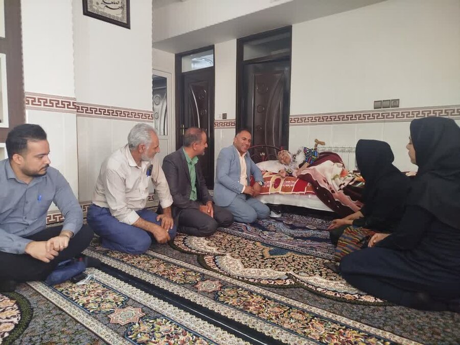 دیدار رییس بهزیستی بافت با خانواده شهید نیروی انتظامی