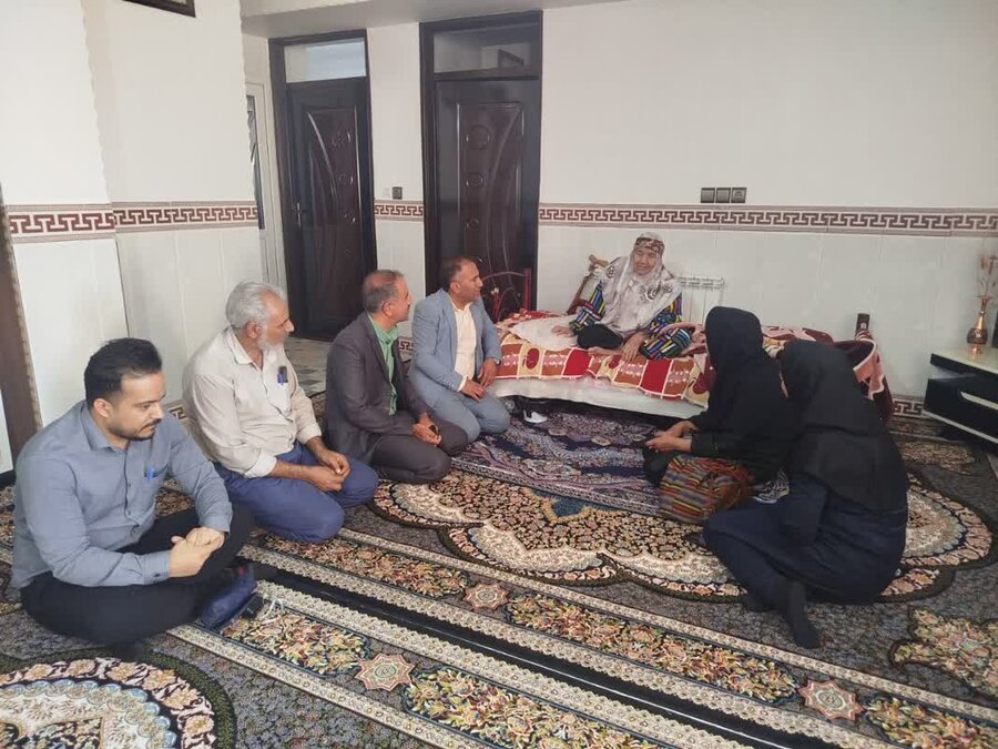 دیدار رییس بهزیستی بافت با خانواده شهید نیروی انتظامی