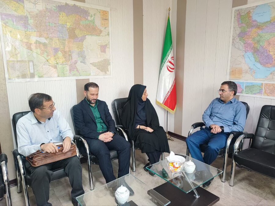 خانم قدسیه آبشناس، مدیرکل بهزیستی گلستان، به‌همراه جمعی از معاونین ، با دکتر مروی، معاون محترم دفتر حقوقی سازمان بهزیستی کشور دیدار و گفت‌وگو کردند