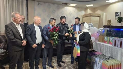 روز جهانی دختر؛ روایت گفت‌وگوی صمیمانه مدیرکل بهزیستی خراسان رضوی در خانه مستقل مشهد