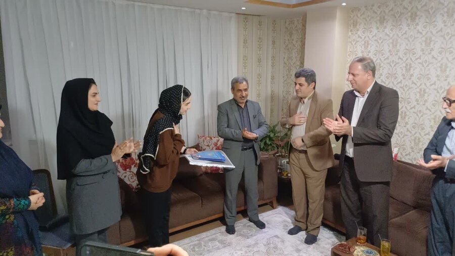 مدیرکل بهزیستی کردستان و فرماندار مریوان با قهرمان المپیک ناشنوایان دیدار کردند