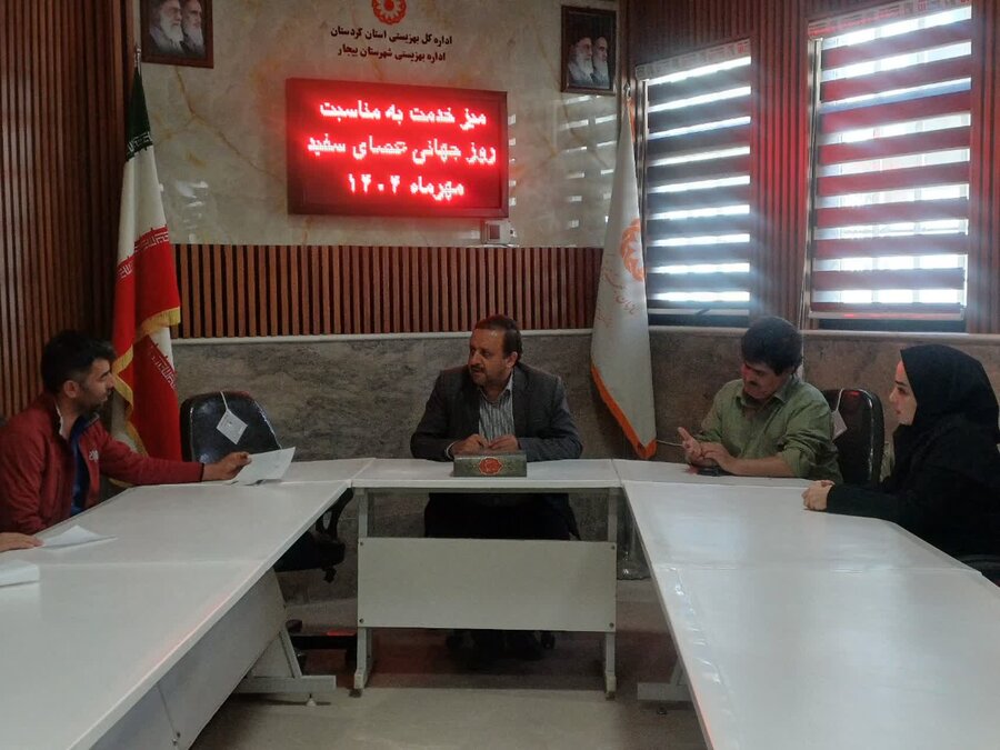 میز خدمت بهزیستی در بیجار به مطالبات نابینایان و کم‌بینایان رسیدگی کرد
