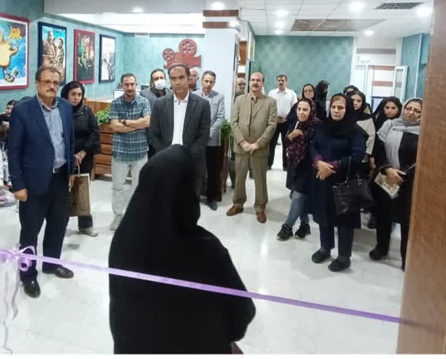 نمایشگاه نقاشی «جیغ بنفش» در بیجار برپا شد؛ فرصتی برای شکوفایی استعدادهای کودکان اتیسم