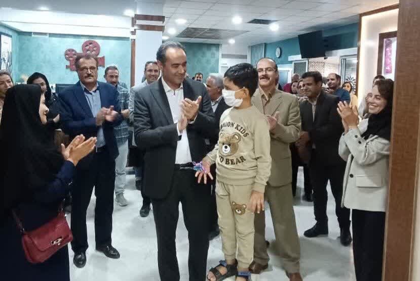 نمایشگاه نقاشی «جیغ بنفش» در بیجار برپا شد؛ فرصتی برای شکوفایی استعدادهای کودکان اتیسم