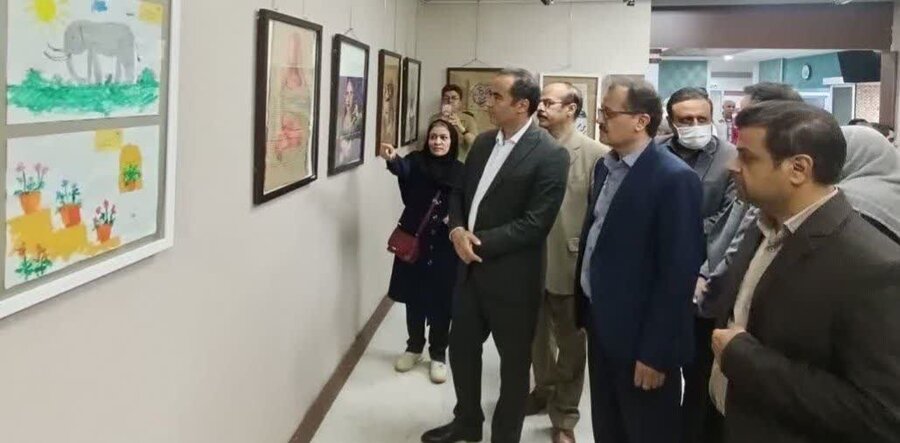 نمایشگاه نقاشی «جیغ بنفش» در بیجار برپا شد؛ فرصتی برای شکوفایی استعدادهای کودکان اتیسم