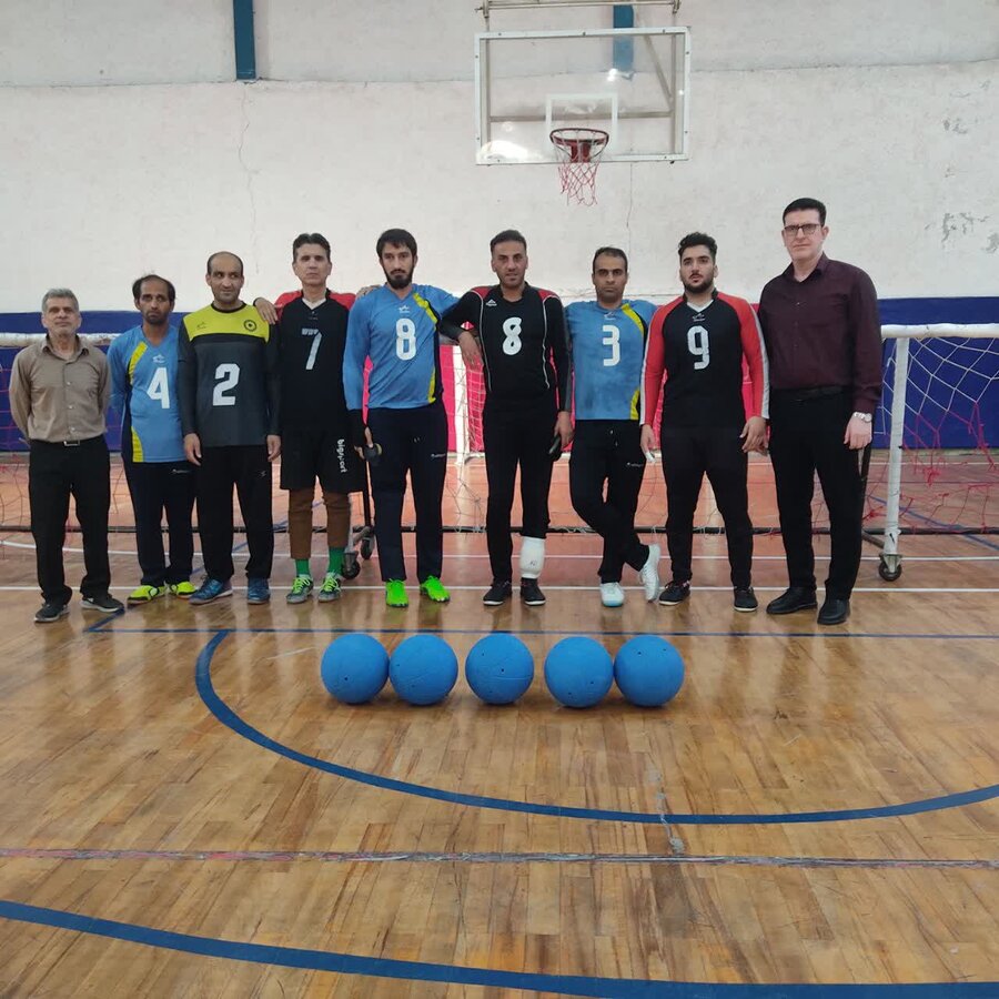 مسابقات پنالتی گلبال با حضور جمعی از ورزشکاران نابینا و کم‌بینا در سالن شهید طاهری اداره کل بهزیستی استان برگزار شد