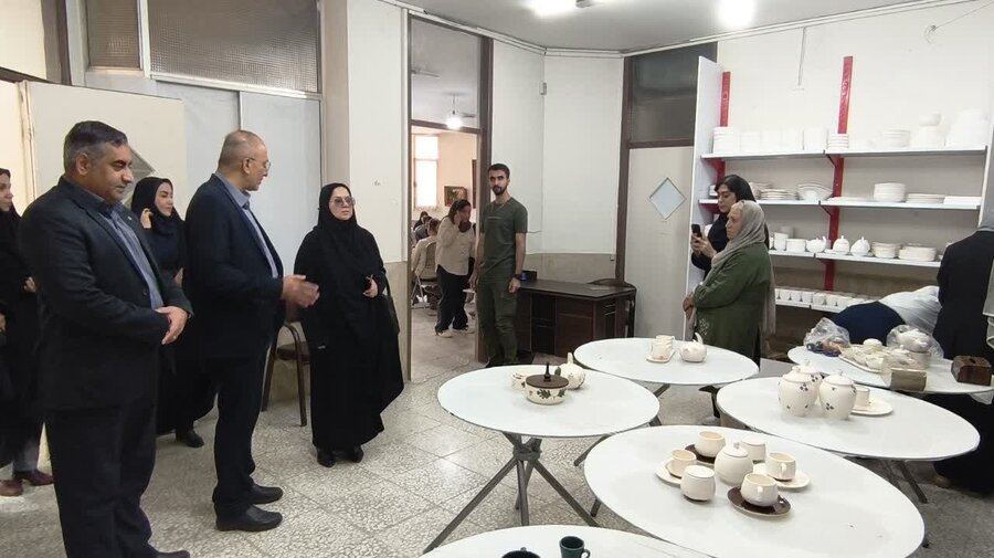 نمایشگاه دستاوردهای سرامیکی کارگاه تولیدی حمایتی روشندلان عصای سفید برگزار شد