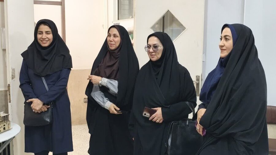 نمایشگاه دستاوردهای سرامیکی کارگاه تولیدی حمایتی روشندلان عصای سفید برگزار شد