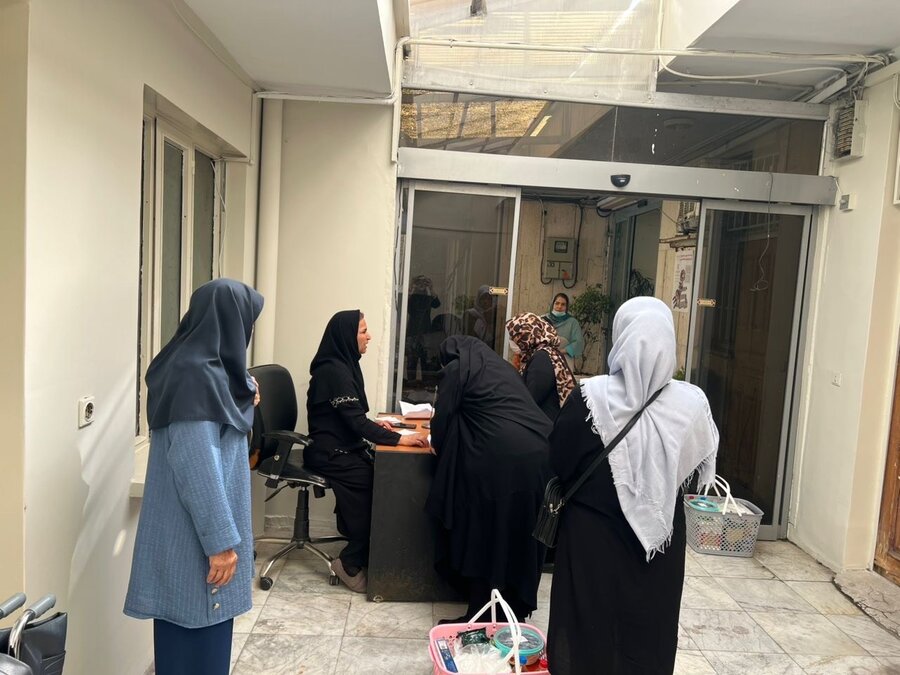 شمیرانات | توزیع سبد حمایتی به توانخواهان تحت پوشش بهزیستی همزمان با گرامیداشت هفته نابینایان