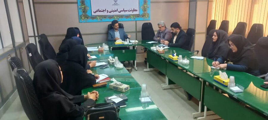 ساوه ا برگزاری جلسه ساماندهی امور سالمندان و مناسب‌سازی محیط شهری در فرمانداری 