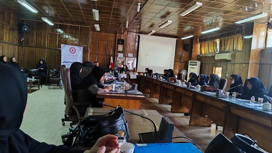 برگزاری دوره آموزشی غربالگری سلامت جسمی ویژه بانوان سرپرست خانوار در بهزیستی اهواز