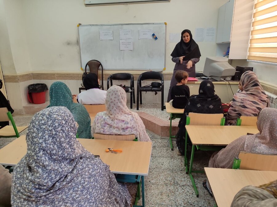 بستک | برگزاری کارگاه آموزشی فرزند پروری به مناسبت هفته بهداشت و درمان