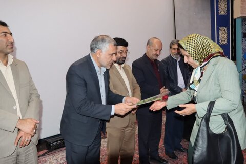 گزارش تصویری اجشن گرامیداشت روز جهانی عصای سفید در استان مرکزی با حضور مسئولان و نابینایان؛ تأکید بر تحقق فرصت‌های برابر و دسترس‌پذیری شهری