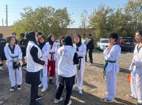 کرج | به مناسبت گرامیداشت هفته سلامت روان / تیم سیار اورژانس اجتماعی در جمع ورزشکاران استقرار یافت