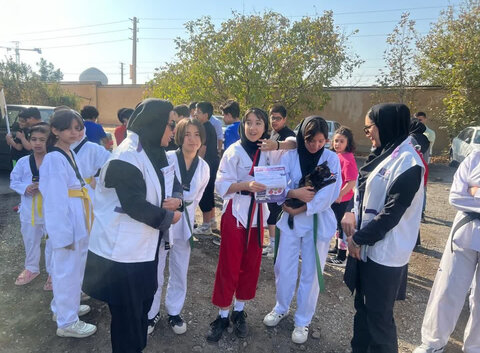 کرج | به مناسبت گرامیداشت هفته سلامت روان / تیم سیار اورژانس اجتماعی در جمع ورزشکاران استقرار یافت