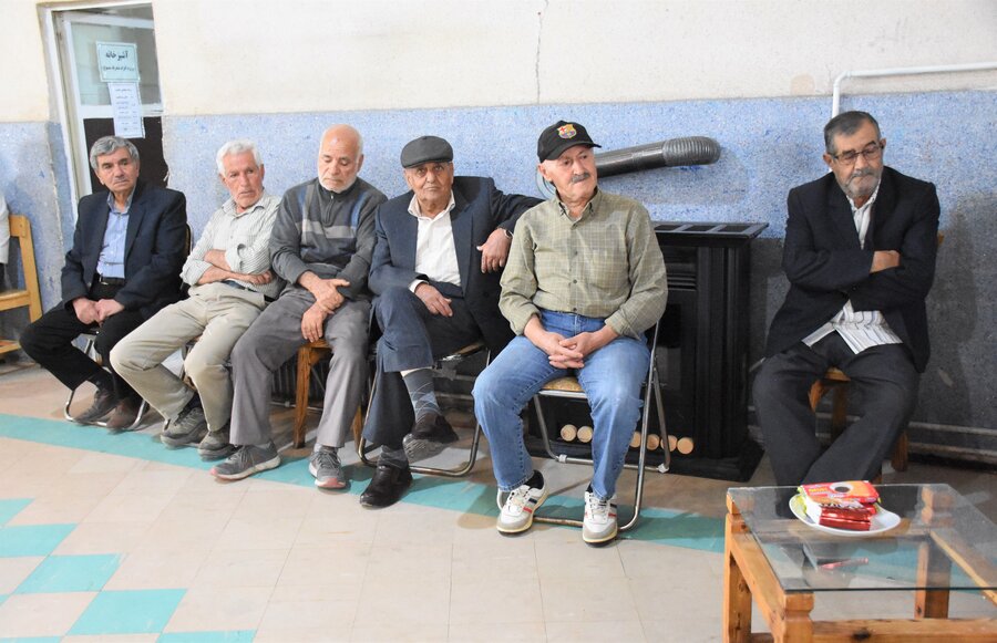 سالمندان مرکز مهرگان