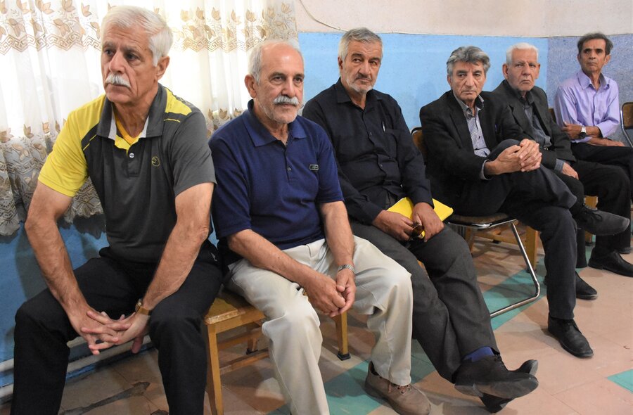 سالمندان مرکز مهرگان