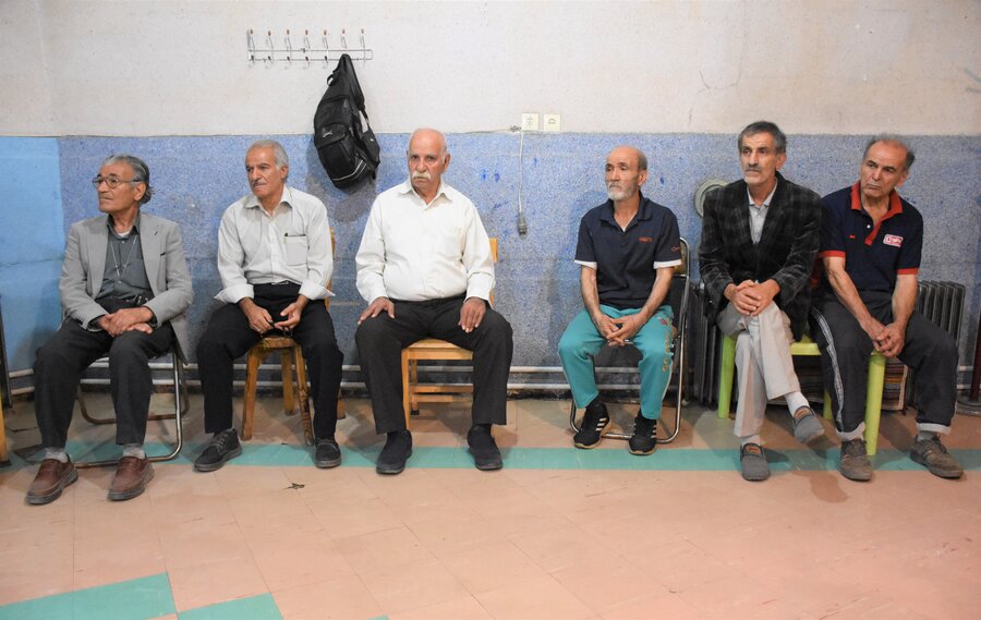 سالمندان مرکز مهرگان