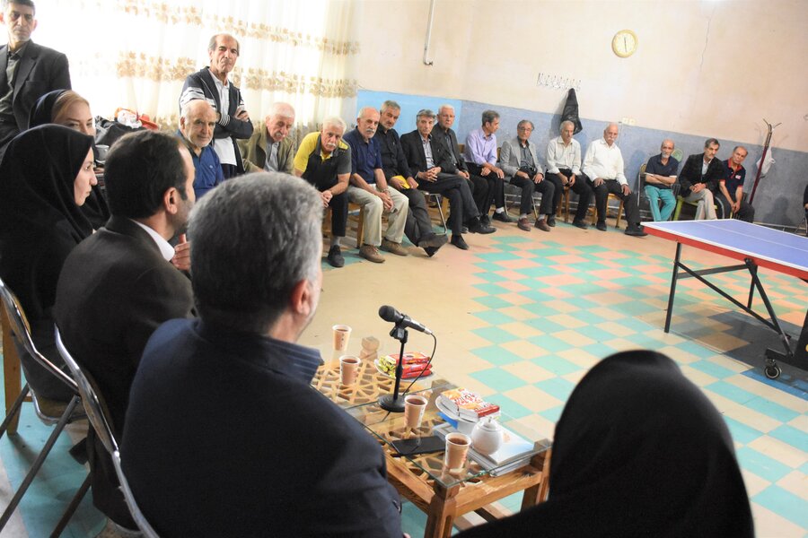 سالمندان مرکز مهرگان