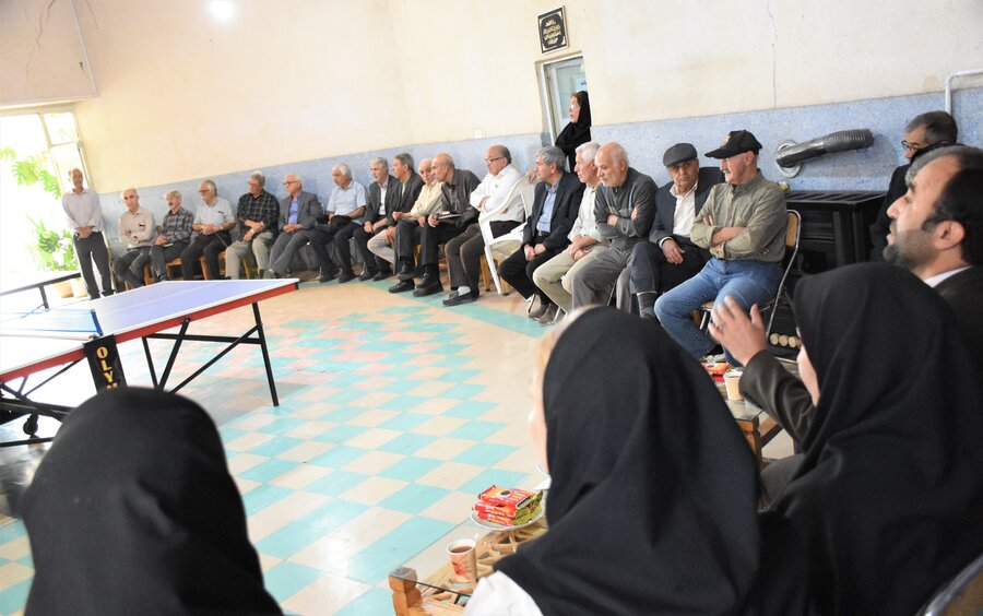 سالمندان مرکز مهرگان