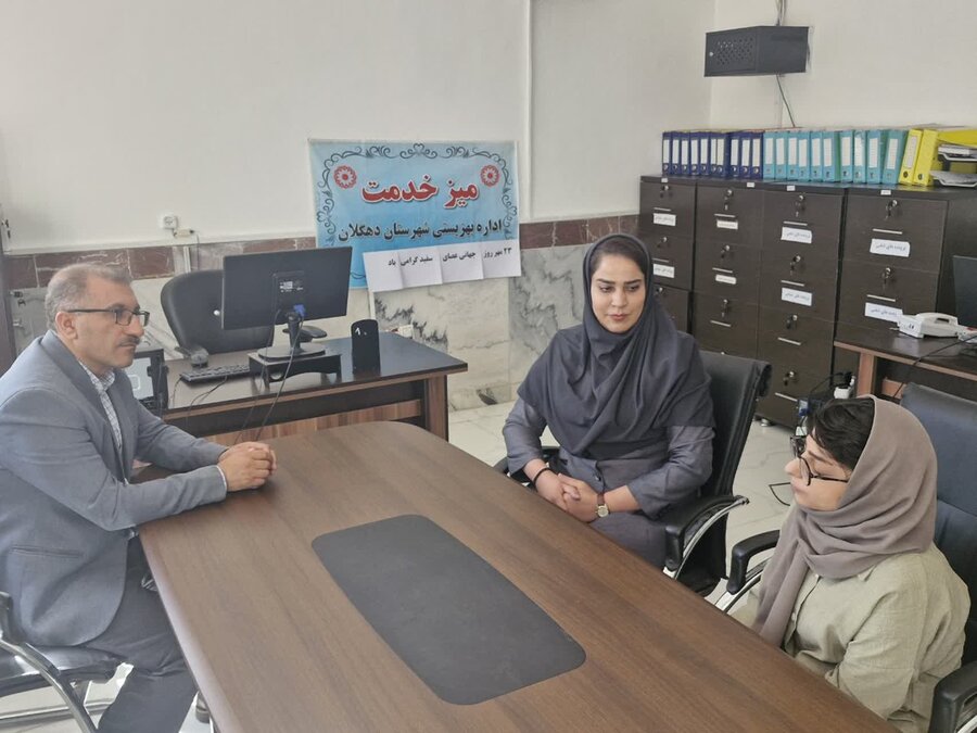 دهگلان؛ میز خدمت بهزیستی در روز عصای سفید/ ۴ دانشجو و ۱۷ دانش‌آموز نابینا تحت حمایت هستند