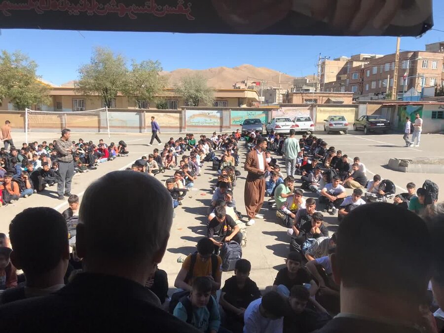 تقدیر از دانش‌آموزان نابینای موفق در مراسم روز عصای سفید در سقز