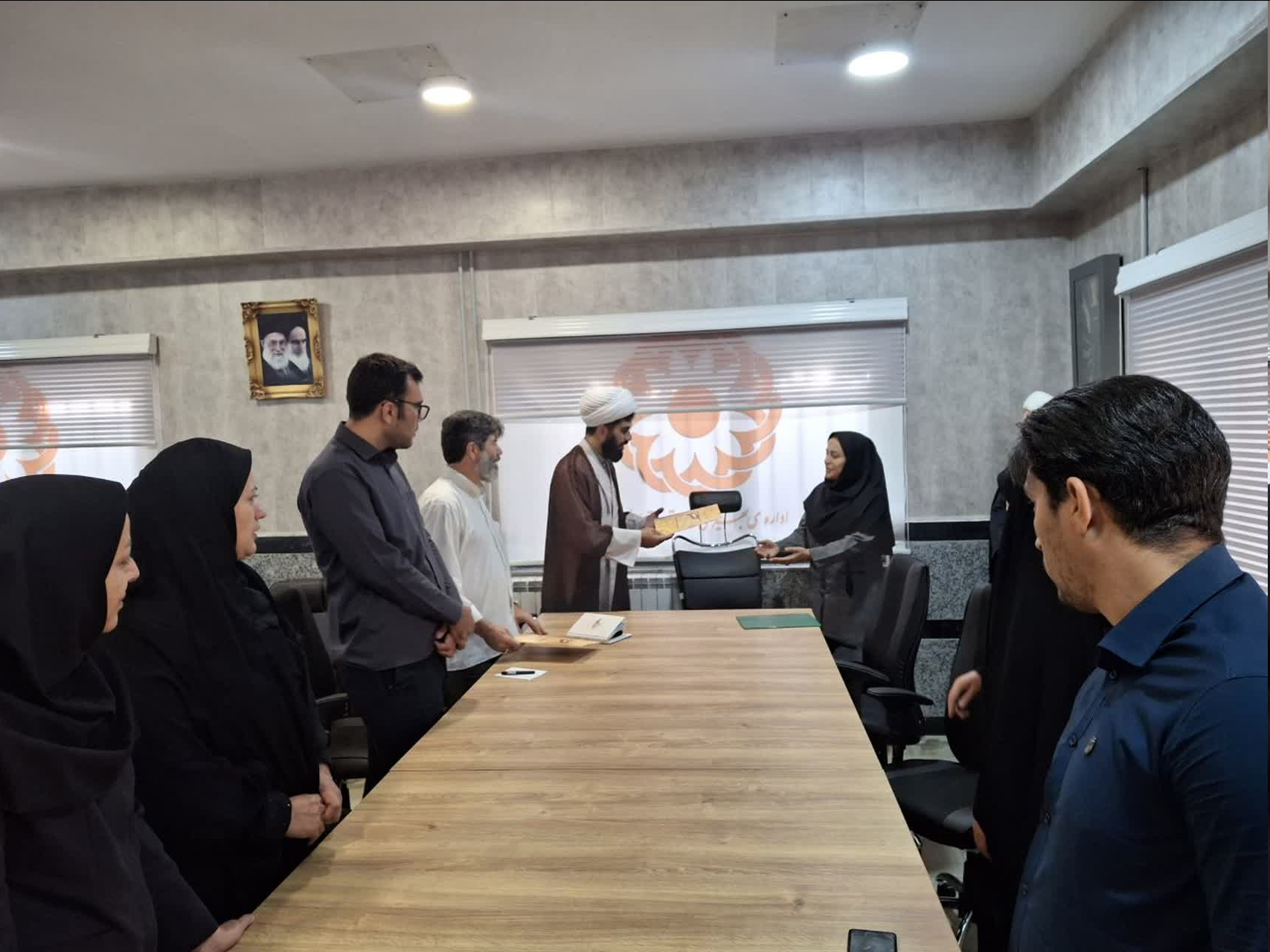 اهدای احکام رئیس، جانشین و دبیر شورای امر به معروف بهزیستی تویسرکان