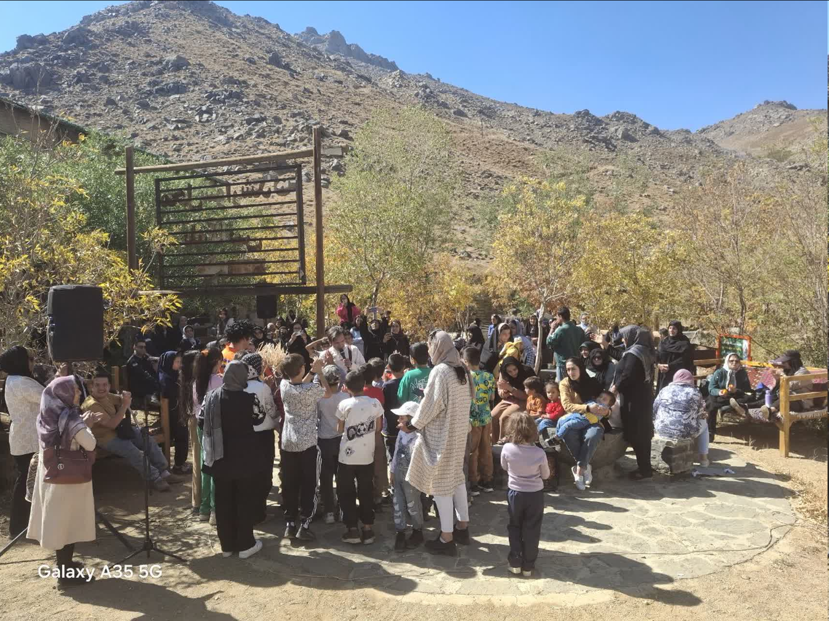 برگزاری برنامه تفریحی ویژه خانوادههای تحت پوشش بهزیستی و کمیته امداد در مجموعه گنجنامه همدان