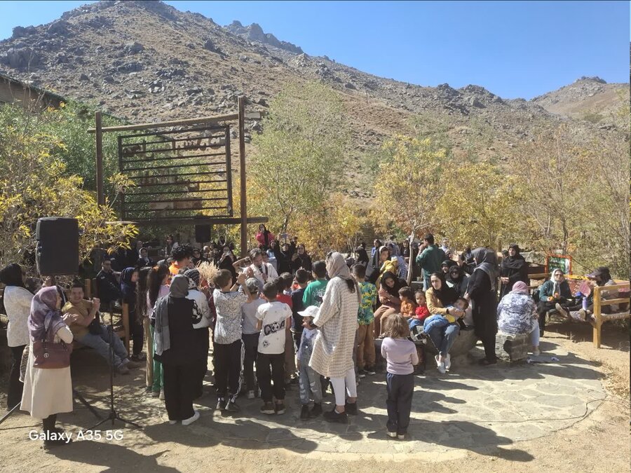 برگزاری برنامه تفریحی ویژه خانواده‌های تحت پوشش بهزیستی و کمیته امداد در مجموعه گنج‌نامه همدان