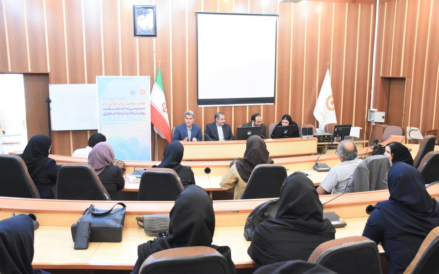 نشست با مشاوران و فعالان حرفۀ روانشناسی نشست با مشاوران و فعالان حرفۀ روانشناسی