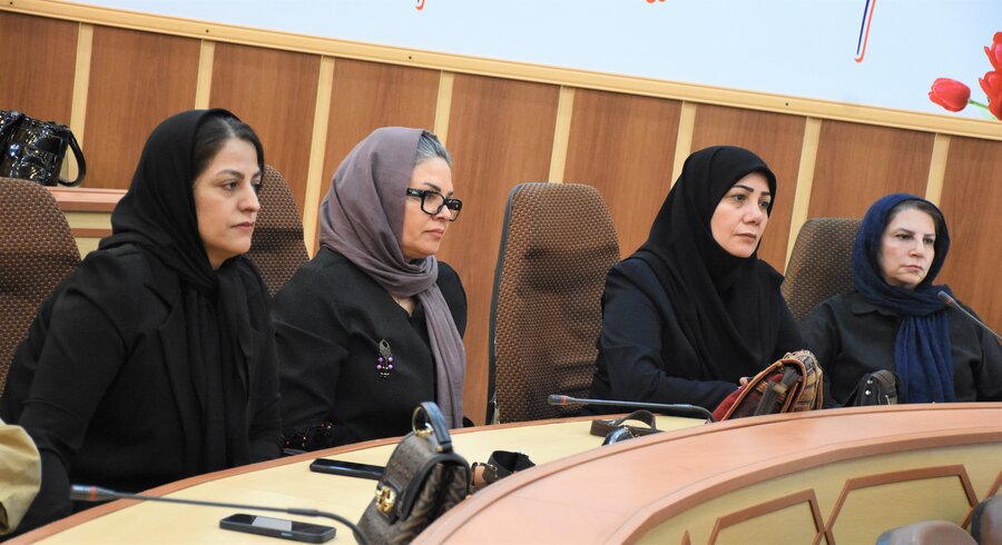 نشست با مشاوران و فعالان حرفۀ روانشناسی نشست با مشاوران و فعالان حرفۀ روانشناسی