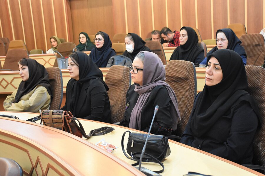 نشست با مشاوران و فعالان حرفۀ روانشناسی نشست با مشاوران و فعالان حرفۀ روانشناسی