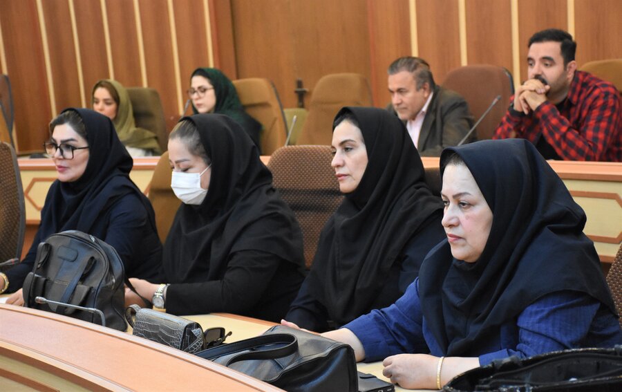 نشست با مشاوران و فعالان حرفۀ روانشناسی نشست با مشاوران و فعالان حرفۀ روانشناسی