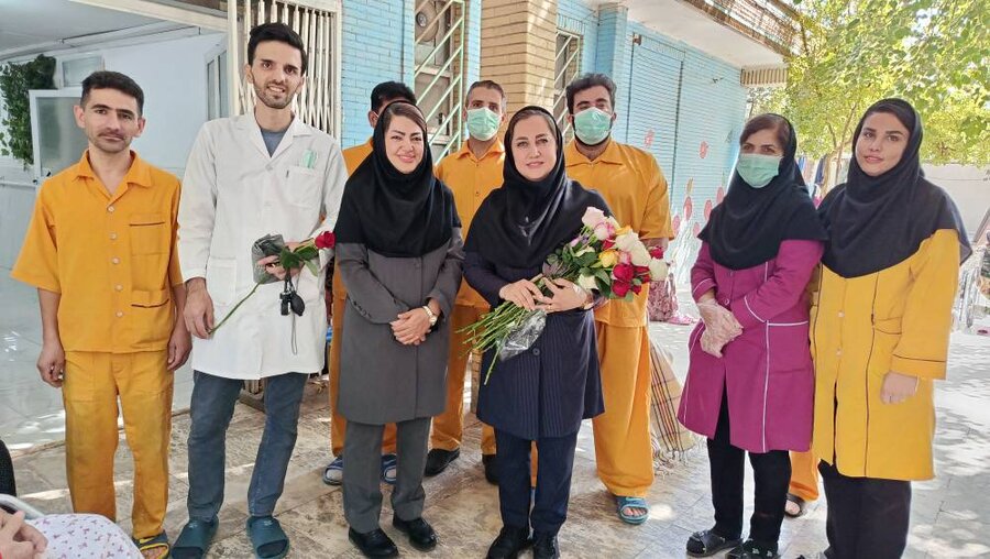 گزارش تصویری از دیدار معاون سیاسی، امنیتی و اجتماعی استانداری با سالمندان خیریه صدیق در هفته ملی سالمندان گزارش تصویری از دیدار معاون سیاسی، امنیتی و اجتماعی استانداری با سالمندان خیریه صدیق در هفته ملی سالمندان